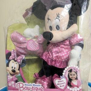 Minnie Mouse Bow-tique Medium Size Plush Toy